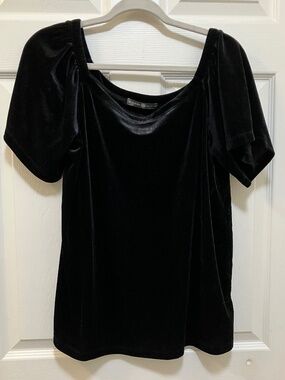 Signature Collection black velvet short sleeved blouse shirt size L
